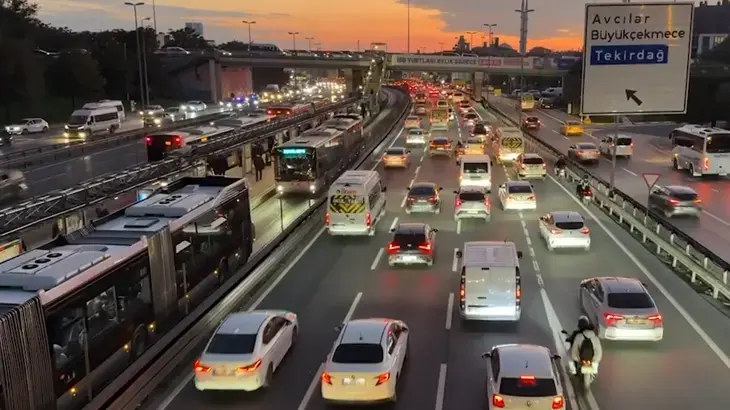 İstanbul'da akşam trafiği yüzde 76'ya ulaştı