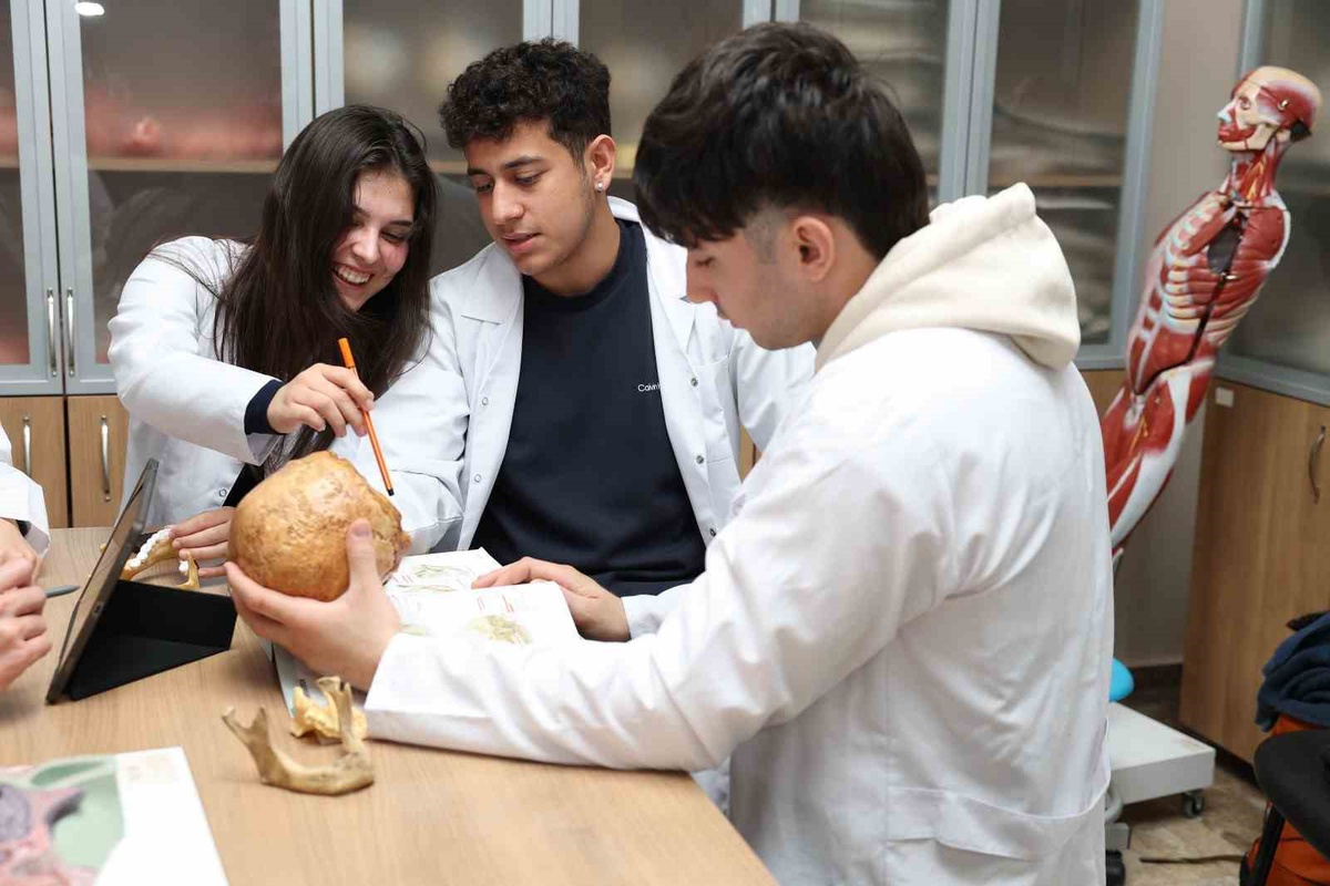 Doç. Dr. Arslan, yapay zekânın anatomi eğitimine yeni boyut kazandırdığını söyledi