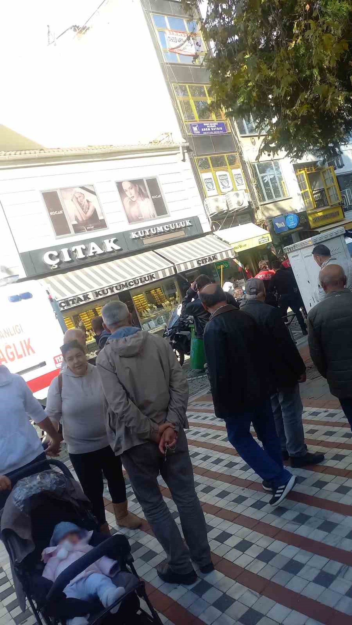 Lüleburgaz'da silahlı kavgada yoldan geçen 2 kişi yaralandı, şüpheli yakalandı