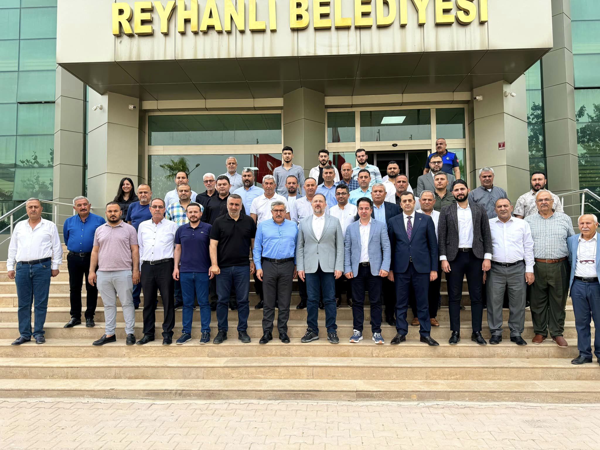 [BELEDIYE · Hatay · Reyhanlı] Çevre, şehircilik ve i̇klim değişikliği bakan yardımcısı sayın vedad gürgen, milletvekillerimiz sayın hüseyin yayman ve lütfi kaşıkçı’yı belediyemizde konuk ettik.