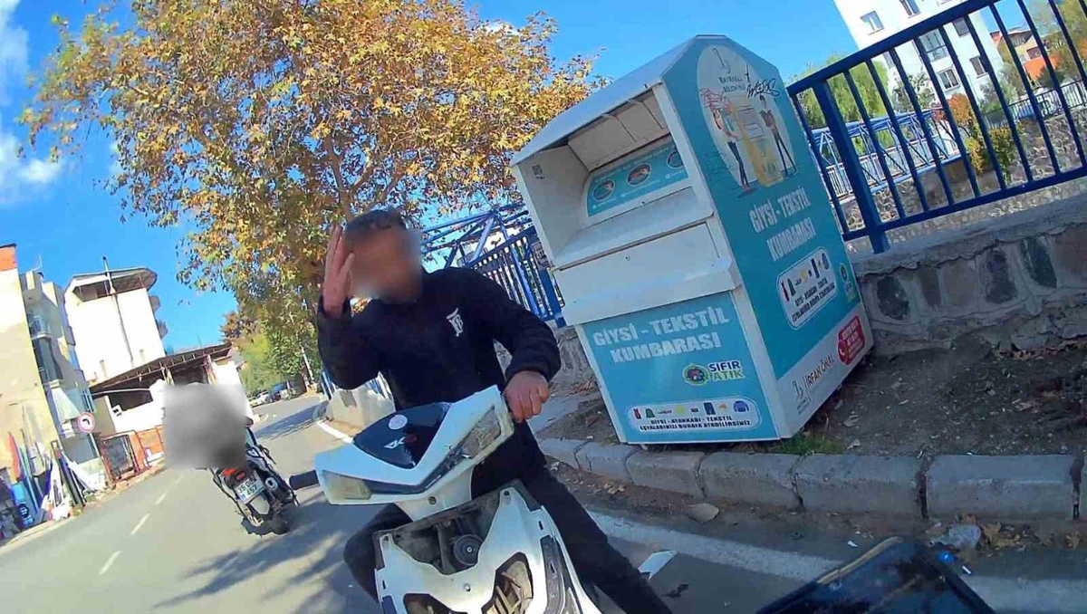 İzmir Bayraklı'da ehliyetsiz sürücü yaya köprüsünden atlayıp kuryeye çarptı