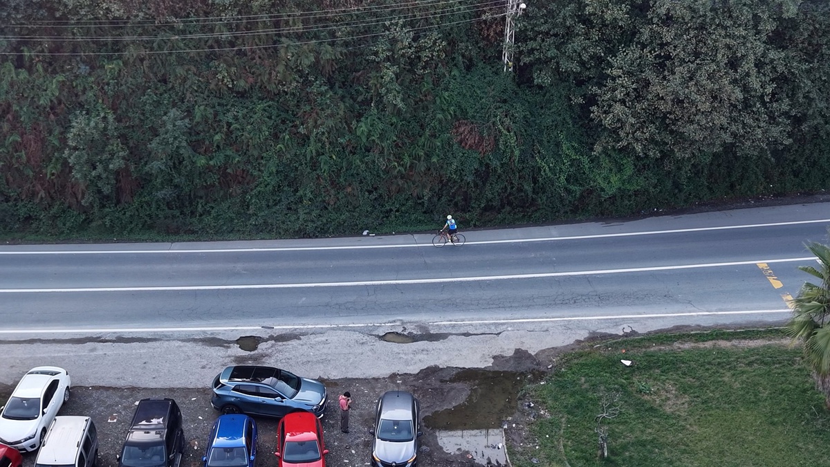 Rize Ardeşen'de 75 yaşındaki Osman Zeki Tekin, 60 yıldır bisiklet sürüyor