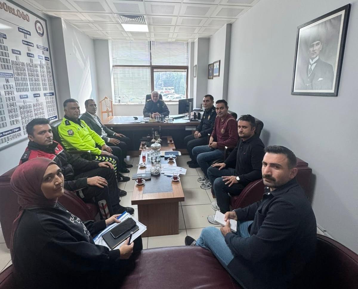 Düzce Emniyet Müdürü Ergüder, asayiş personeliyle güvenlik tedbirlerini değerlendirdi
