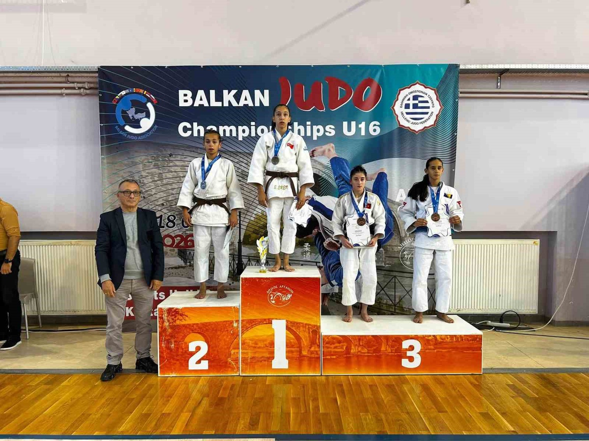 Düzceli judocu Erva Eren Yıldızlar Balkan Judo Şampiyonası'nda şampiyon oldu