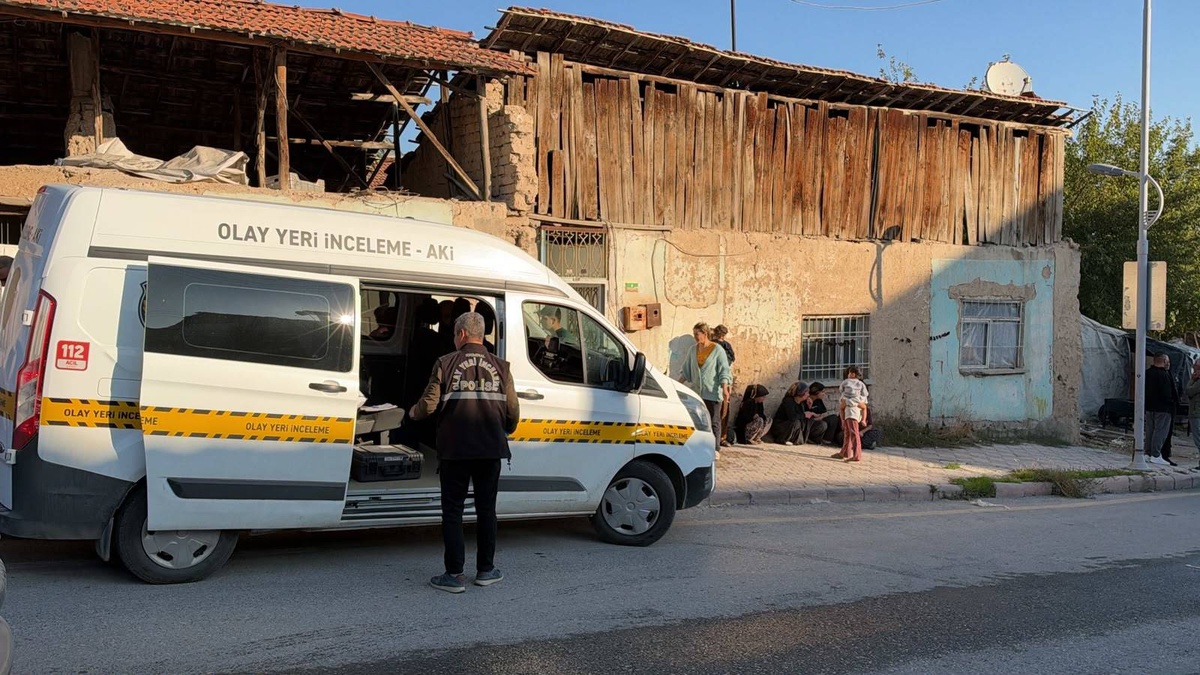 Malatya'da eve gizlice giren şüpheli, 3 çocuk annesi kadını ve annesini bıçakladı