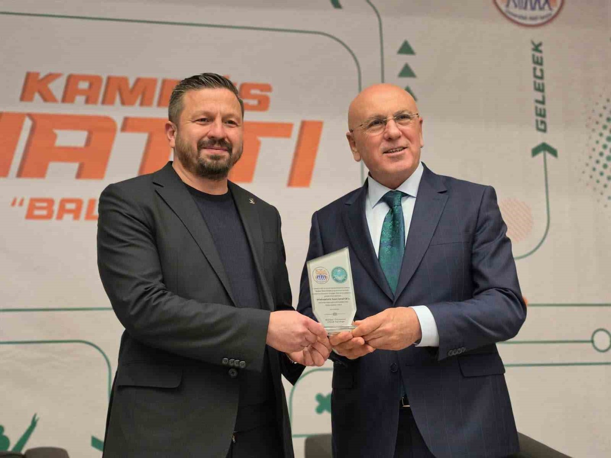 Türkiye Yüzyılı Zirvesi'nde Balıkesir milletvekilleri öğrencilerle buluştu