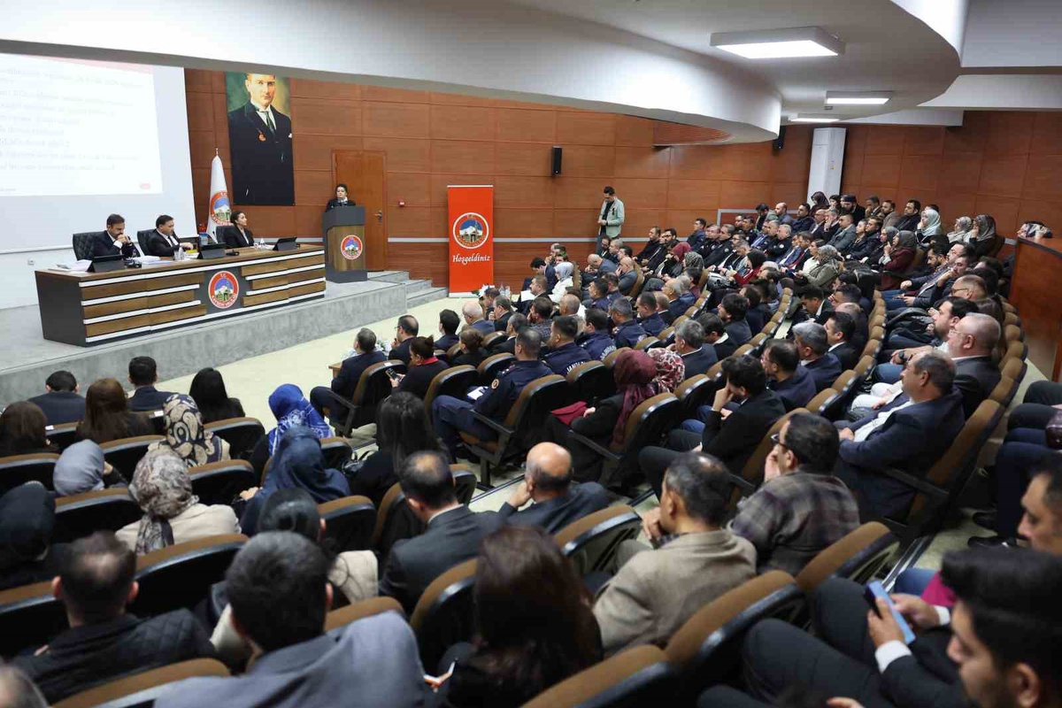 Kayseri'de 'Sensiz Olmaz' değerlendirme toplantısı Vali Çiçek başkanlığında yapıldı