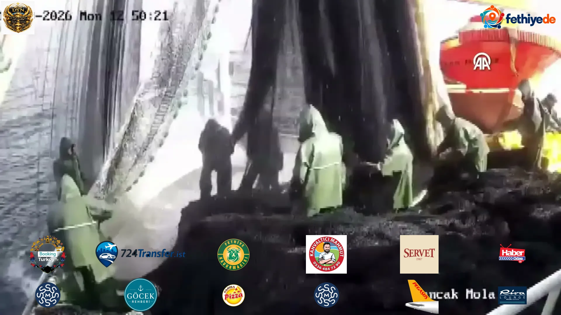 Teknede can pazarı! Vinç ve makara sistemi üzerlerine böyle devrildi: 1 ölü