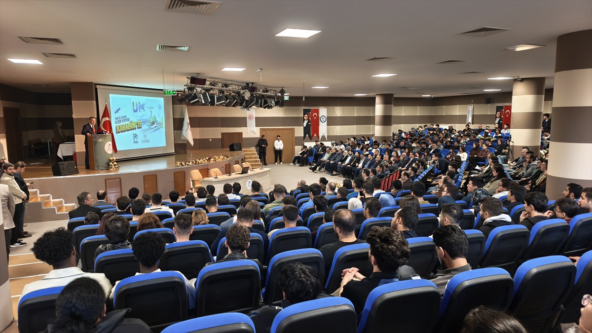 Bakan Yardımcısı Boyraz, Karabük Üniversitesi öğrencilerine ulaşım yatırımlarını anlattı
