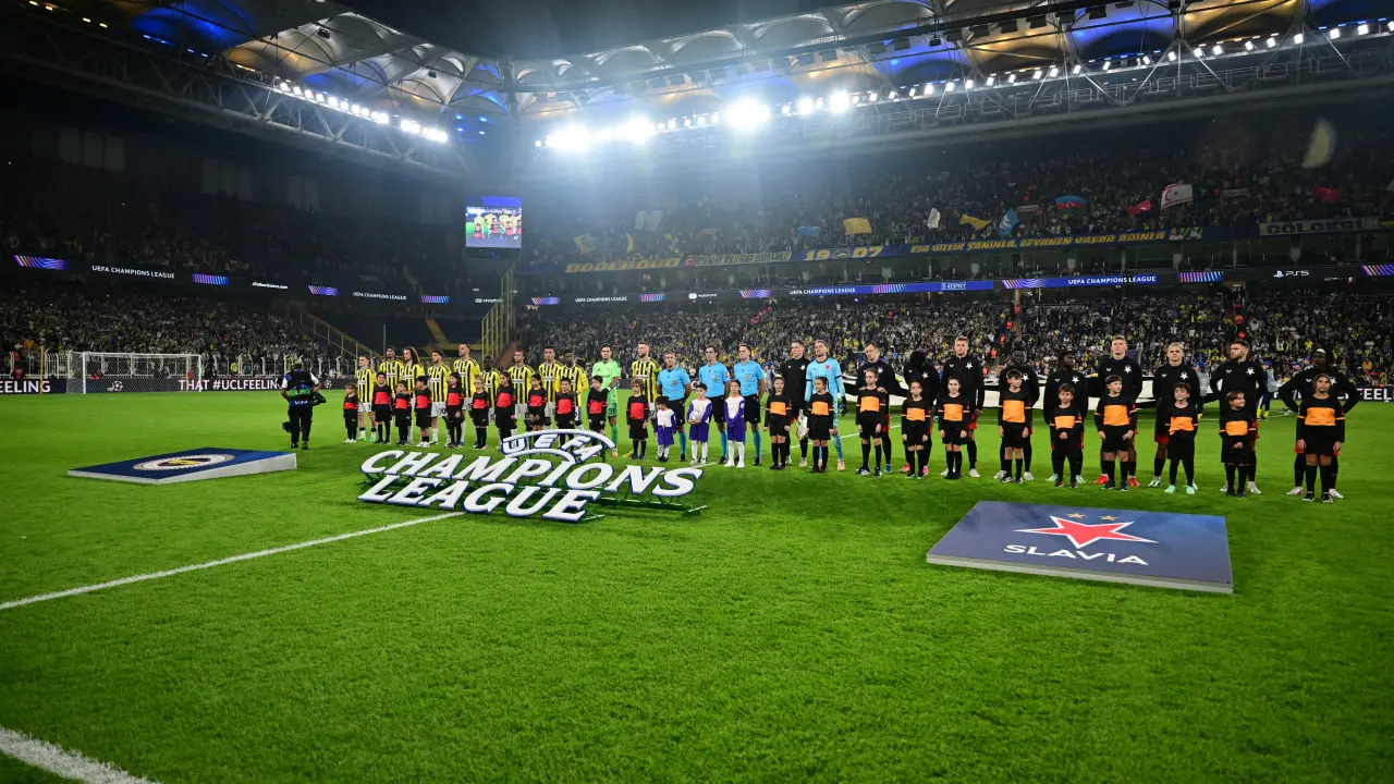 Kadıköy'de tribünler ayaklandı! İstifa tezahüratları yükseldi