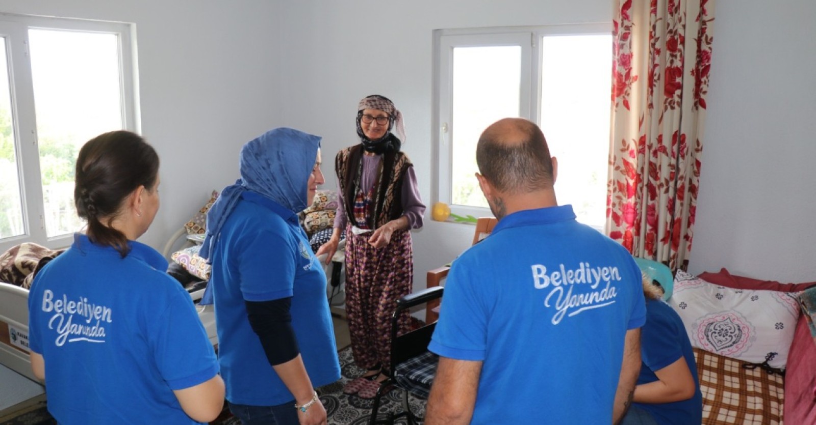[BELEDIYE · Aydın · Bozdoğan] Bozdoğan Belediyesi’nden Yaşlı ve Bakıma İhtiyaç Duyan Vatandaşlara De... 13 Ekim 2026 Bozdoğan Belediyesi, “Belediyen Yanında” çalışmaları kapsamında yaş almış ve bakıma ihtiyaç duyan vatandaşlara yönelik saç kesimi hizmeti ile tekerlekli sandalye desteğini sürdürüyor. Belediye Başkanı...