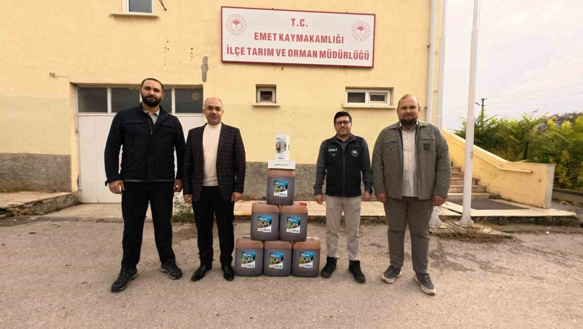Emet'te 10 süt işletmesine patentli Antimastitör cihazları teslim edildi