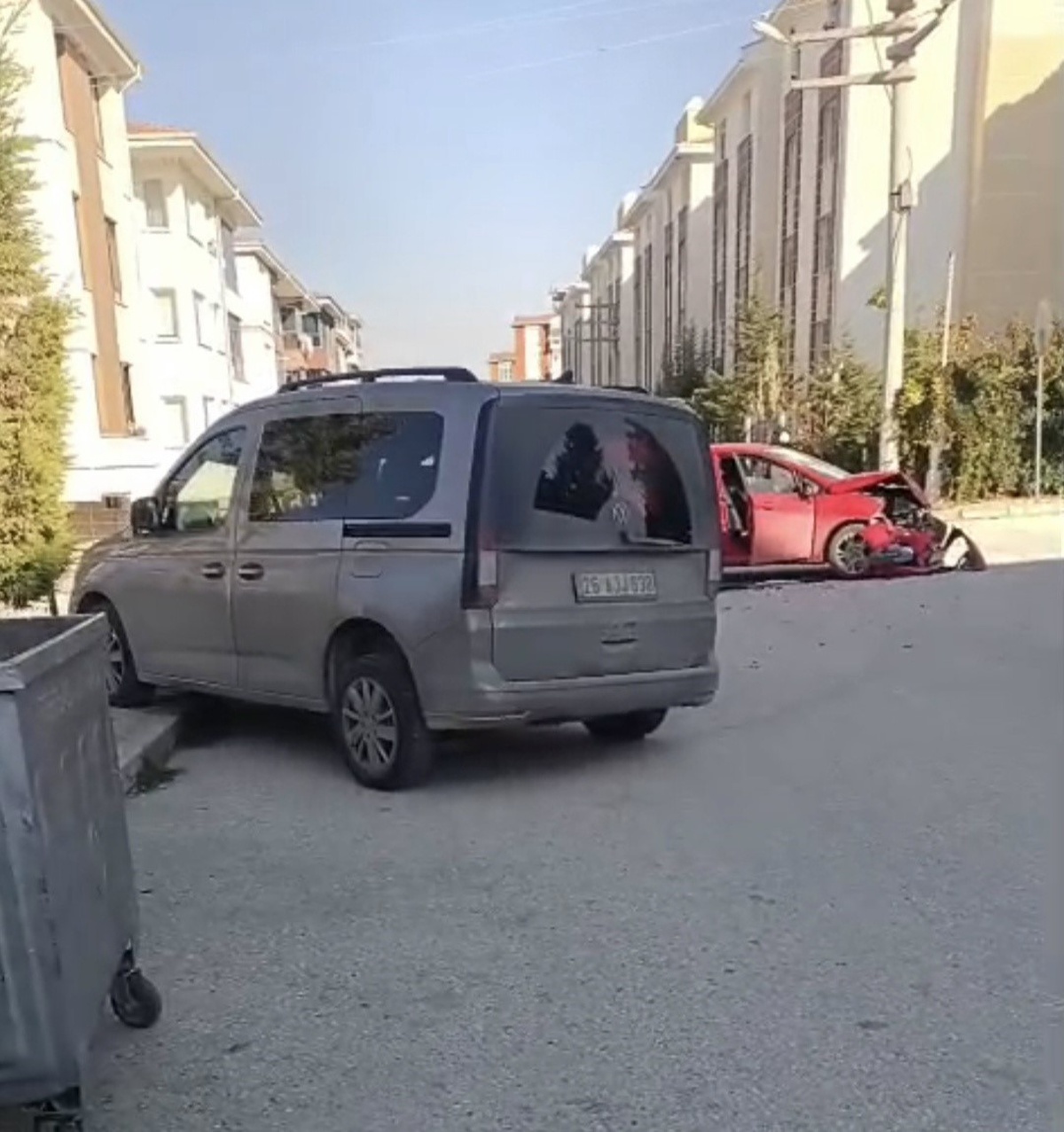 Eskişehir Tepebaşı'nda otomobil ile hafif ticari araç çarpıştı, maddi hasar oluştu