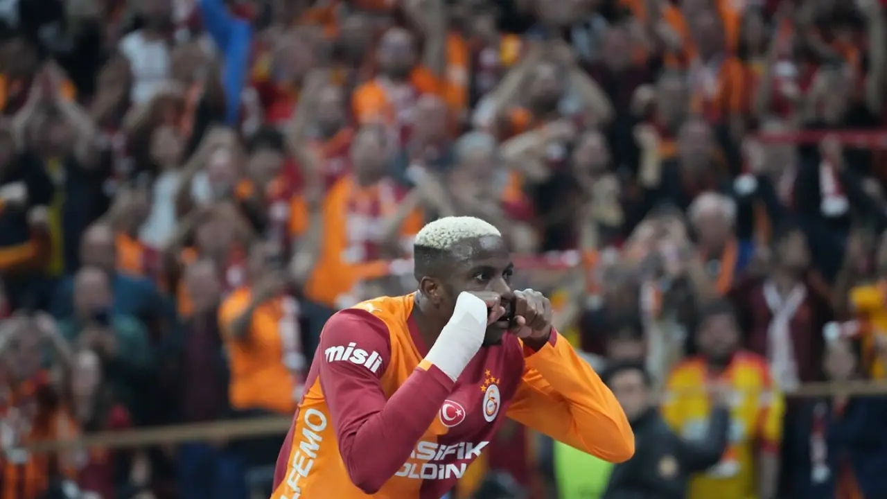 Galatasaray Victor Osimhen'in özel formasını tek başına satışa çıkardı!