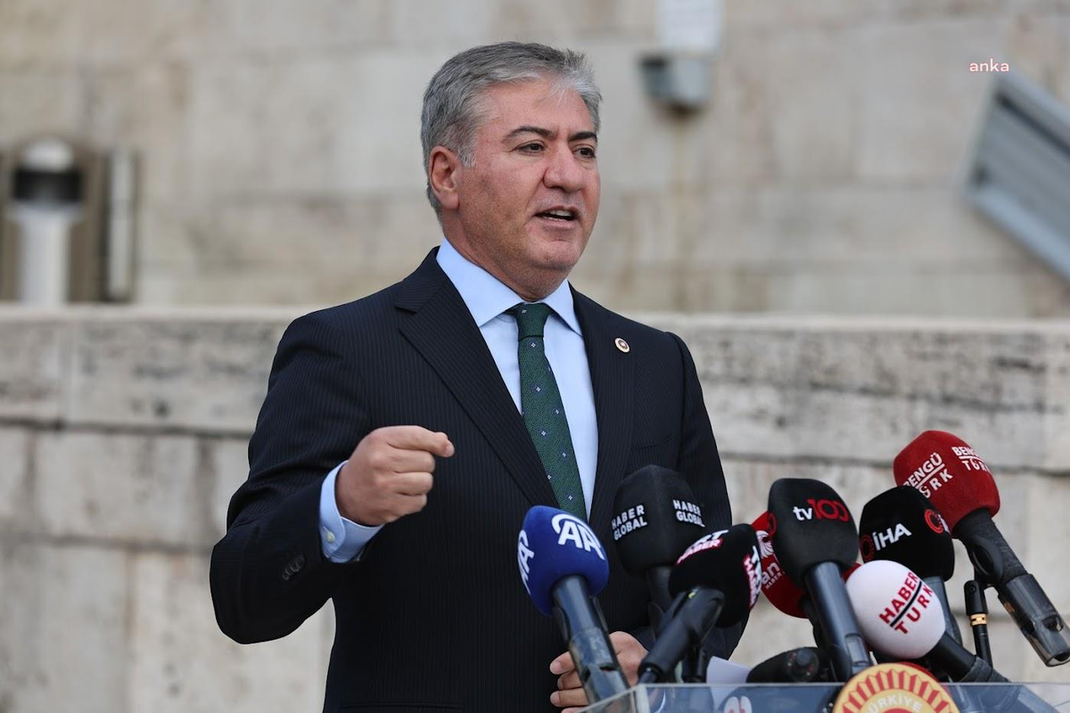 Murat Emir, odası önündeki şeridin ziyaretçi yoğunluğu için çekildiğini söyledi