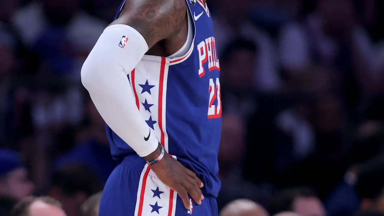 NBA'de sezon başladı! LeBron, yeni takımıyla ilk maçında 12 sayı kaydetti