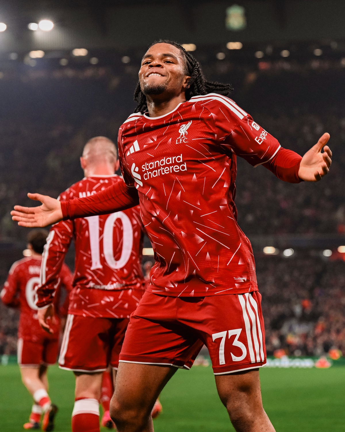 Rio Ngumoha, 2 asistle Liverpool'un Şampiyonlar Ligi rekorunu kırdı