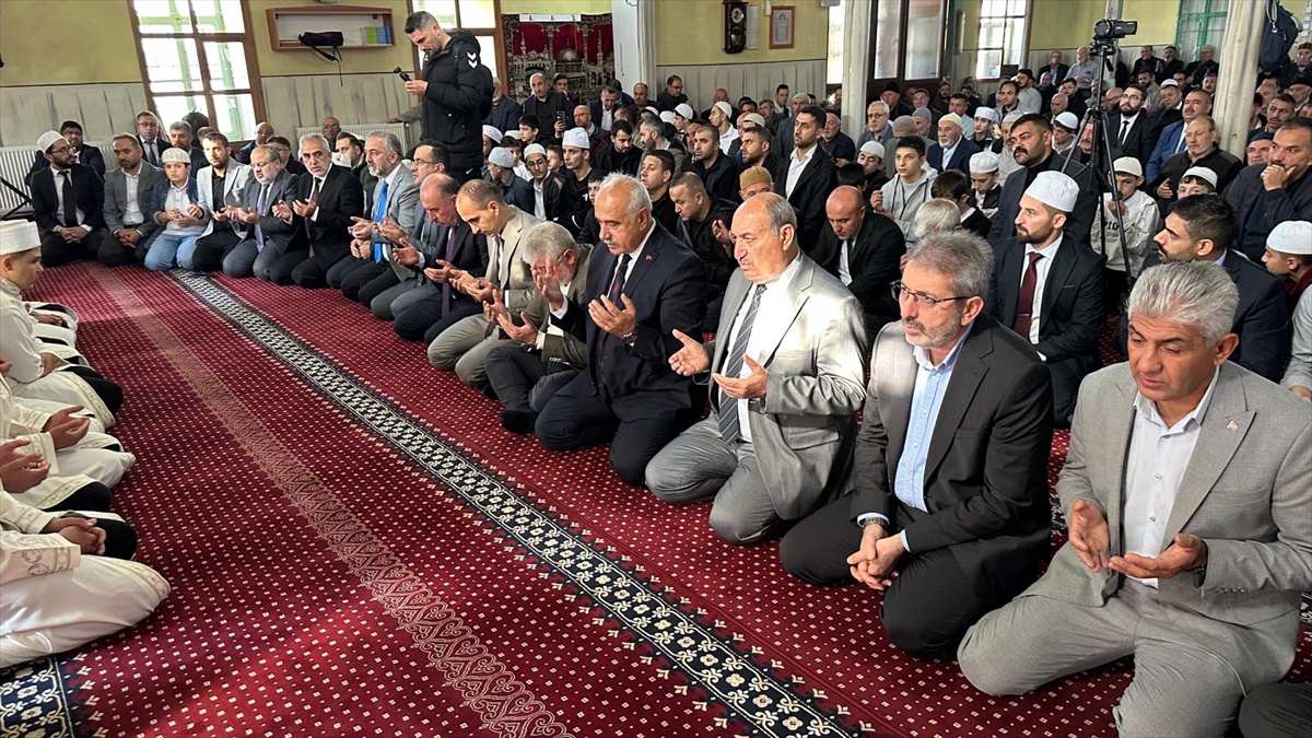 Çorum İskilip'te 9 hafıza icazet belgesi düzenlenen törenle takdim edildi