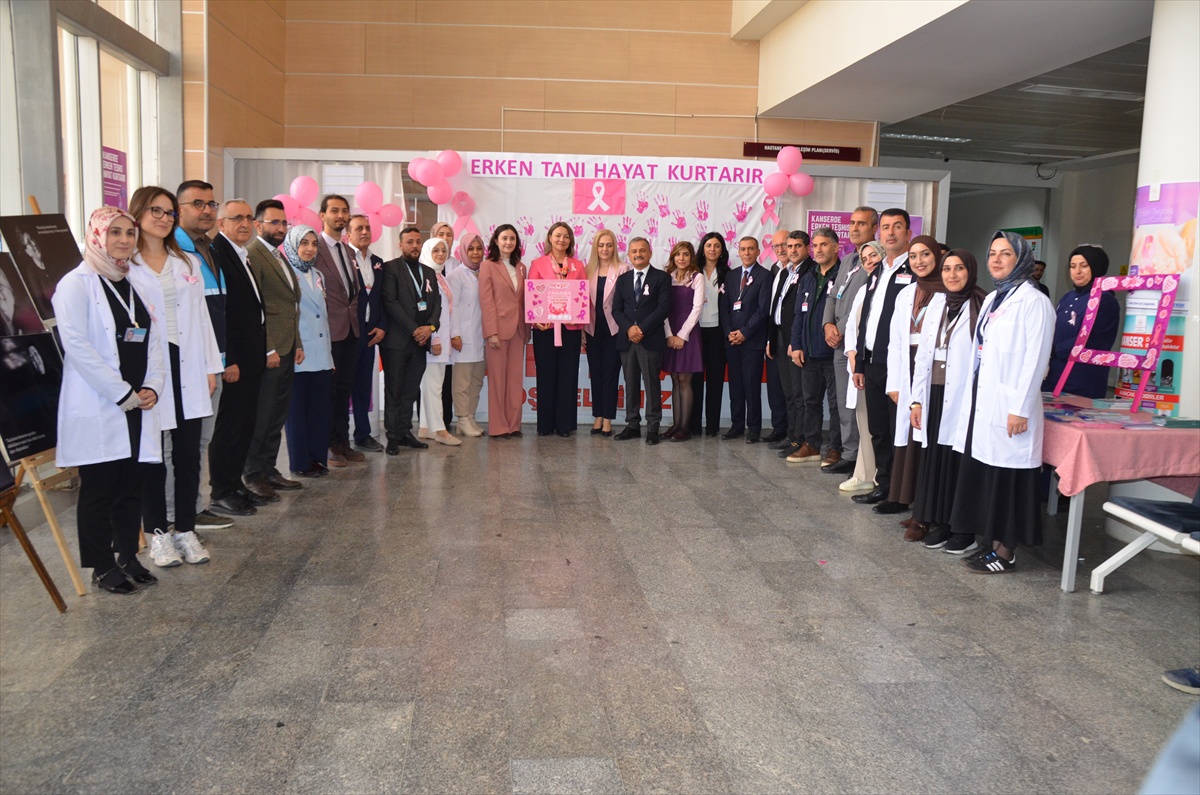 Muş İl Sağlık Müdürlüğü meme kanseri konferansında erken tanıya vurgu yapıldı