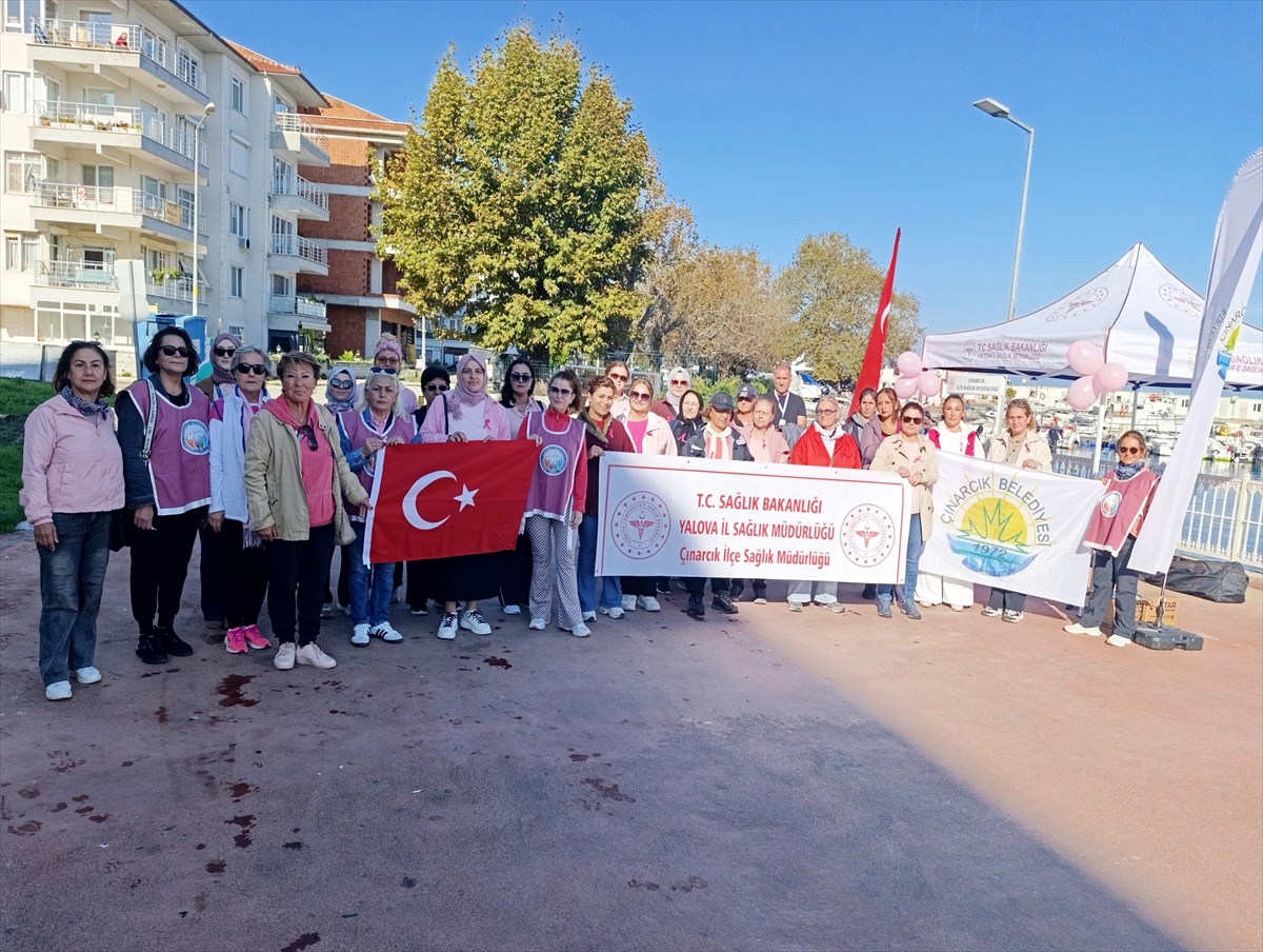 Çınarcık'ta meme kanseri farkındalığı için sahil boyunca yürüyüş yapıldı