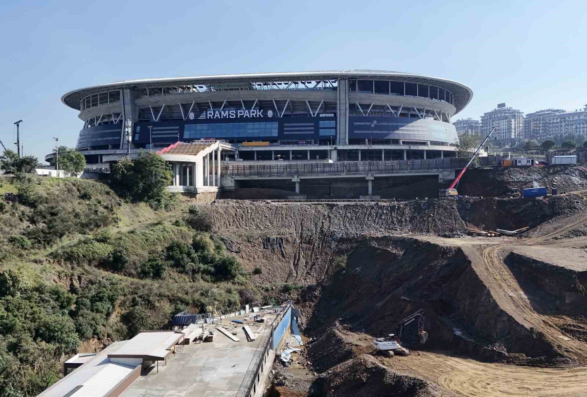 Galatasaray stadı çevresindeki çalışmalar sürüyor, Bakanlık olumsuzluk saptamadı
