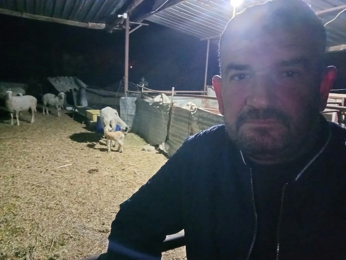 Aydın Nazilli'de koyun otlatmaya giden Ömer Özek (44) arazide ölü bulundu