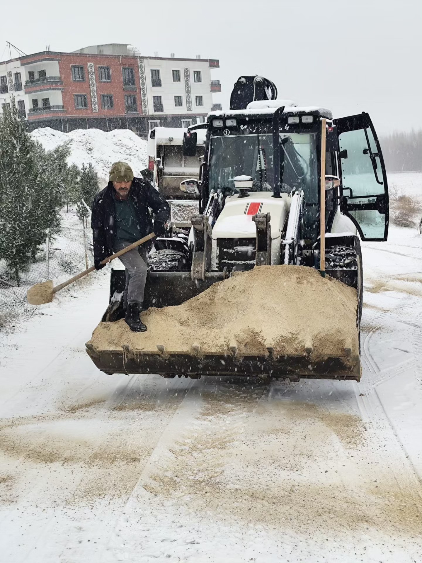 Savur Belediyesi Ekipleri Kar Yağışına Karşı 7/24 Sahada