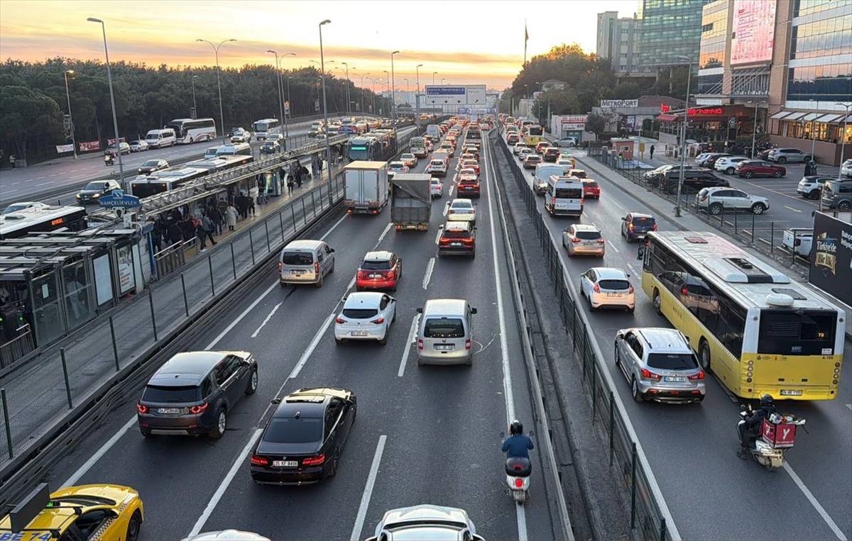 İstanbul'da trafik yoğunluğu yüzde 83'e ulaştı