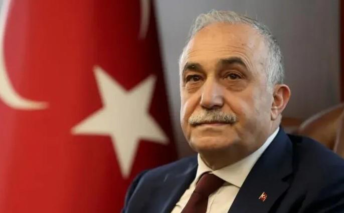 Eşref Fakıbaba neden istifa etti?