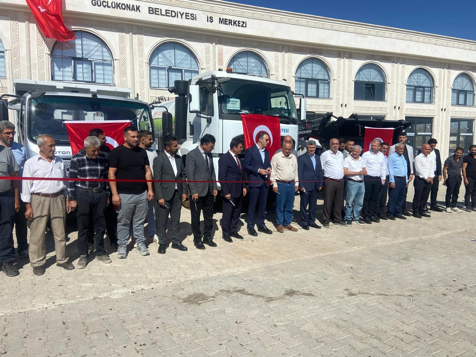 [BELEDIYE · Şırnak · Güçlükonak] Belediye hizmet araçları filosuna törenle yeni araçlar eklendi