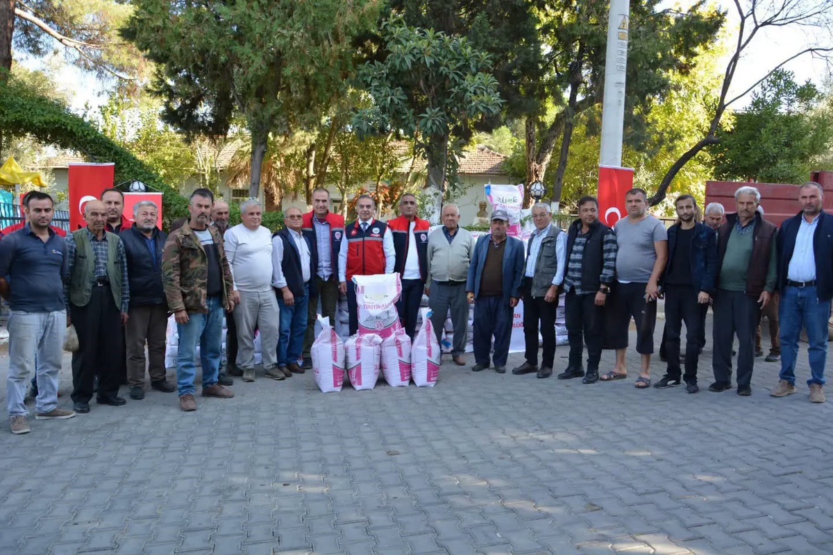 Çine'de 40 üreticiye 5 bin 550 kilogram tritikale tohumu dağıtıldı