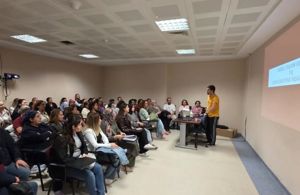 Nazilli Devlet Hastanesi'nde yoğun bakım ve acil personeline 3 günlük eğitim verildi