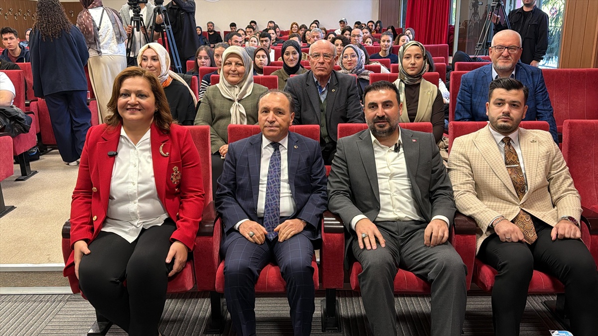 Afyonkarahisar Belediye Başkanı Köksal, Kampüs Hattı'nda öğrenci sorularını yanıtladı