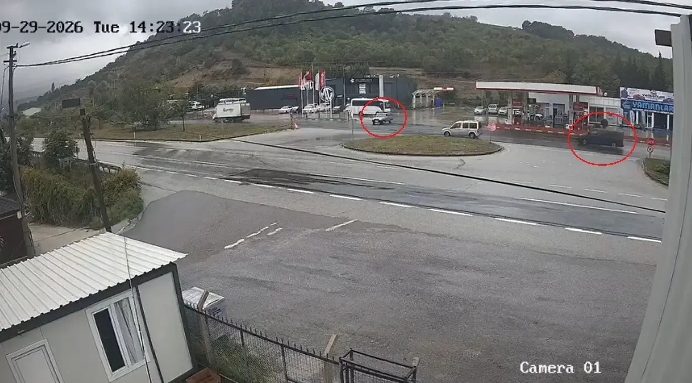 Yalova-Bursa yolunda feci kaza kamerada! Otomobil ikiye bölündü, sürücü öldü