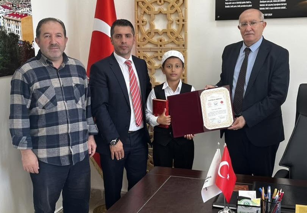 Bayburt'ta hafızlık programının 154'üncü hafızı Mahir Gümüş oldu