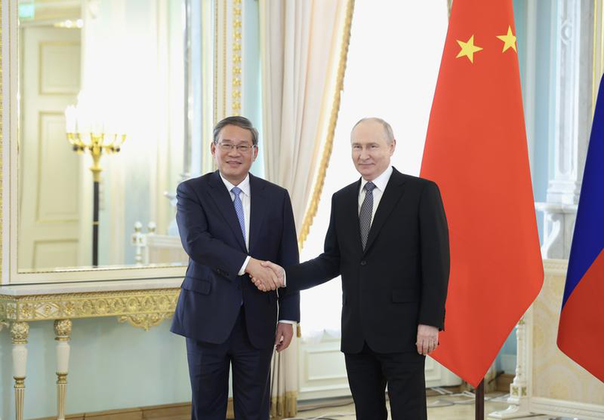 Li Qiang, St. Petersburg'da Putin ile görüşerek Çin-Rusya iş birliğine vurgu yaptı