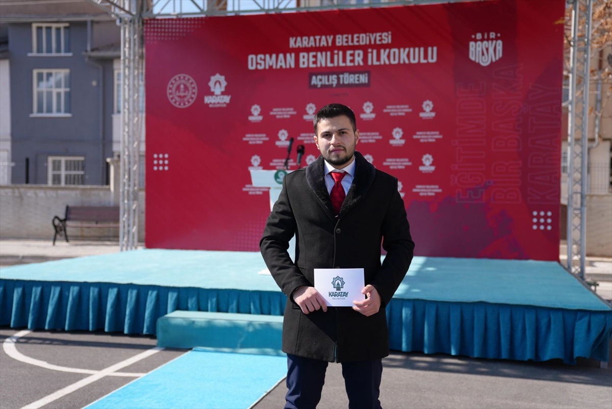 Konya'da kekemeliği yenen Cengiz, kamu ve belediye programlarında sunuculuk yapıyor