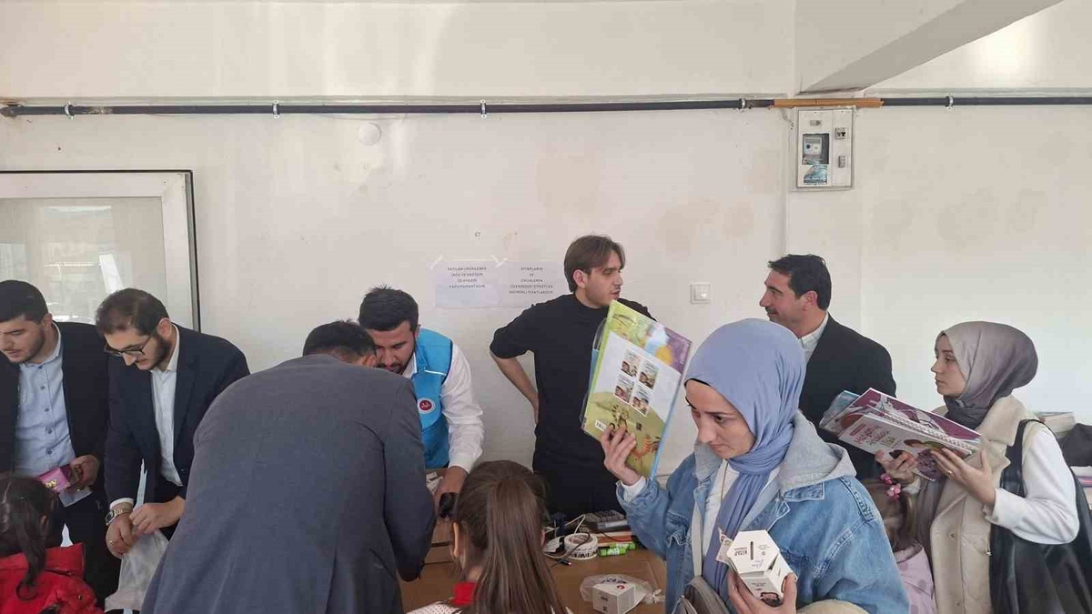 Kütahya Hisarcık'ta Müftülüğün kitap fuarı öğrenci ve vatandaşlarla buluştu