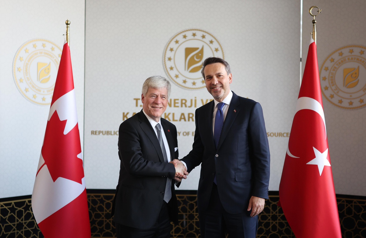Bakan Bayraktar, Kanadalı mevkidaşı Hodgson ile enerji iş birliğini görüştü