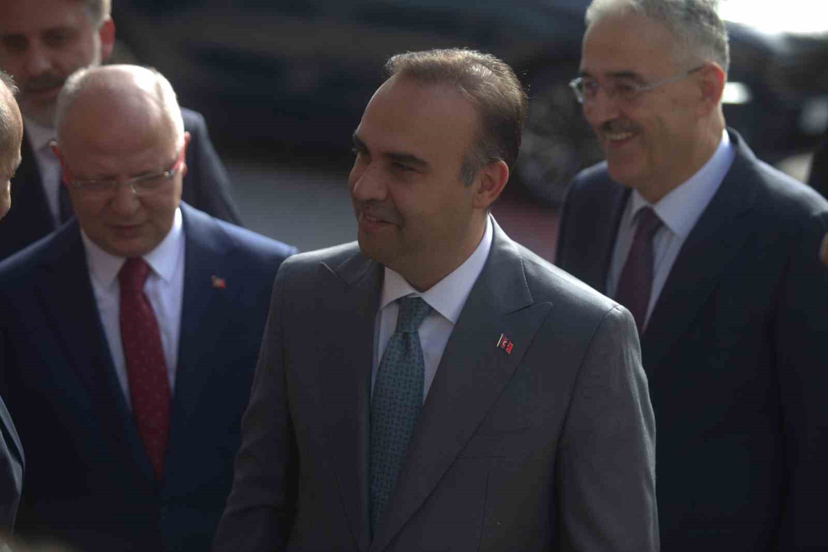 Kacır, Bursa'da 2027 hedefli yerli navigasyon ve Ay aracı projelerini anlattı