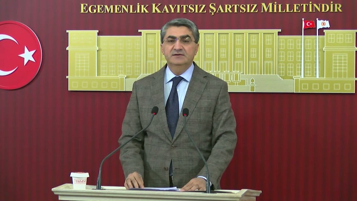 Yeni Yol Grup Başkanı Ekmen, Mersin çiftçisinin ürününü dalında bıraktığını söyledi