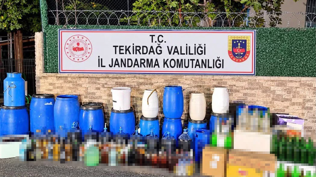 Malkara'da jandarma operasyonunda evde 1 ton 120 litre sahte içki ele geçirildi