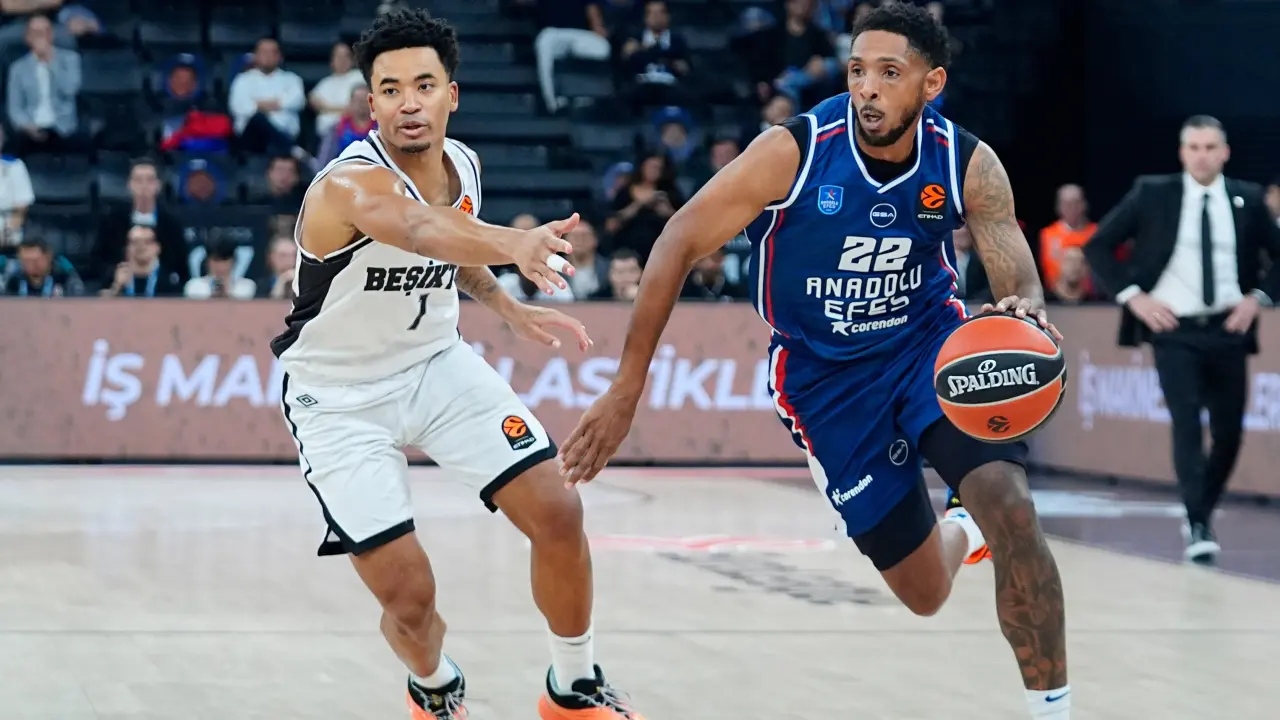 EuroLeague'deki Türk derbisinde Anadolu Efes, Beşiktaş'ı devirdi