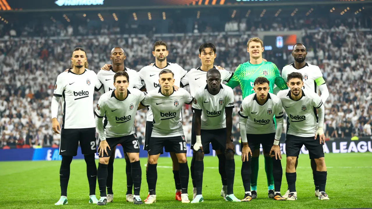 Beşiktaş'ta korkutan sakatlık! İlk yarıda oyundan çıktı