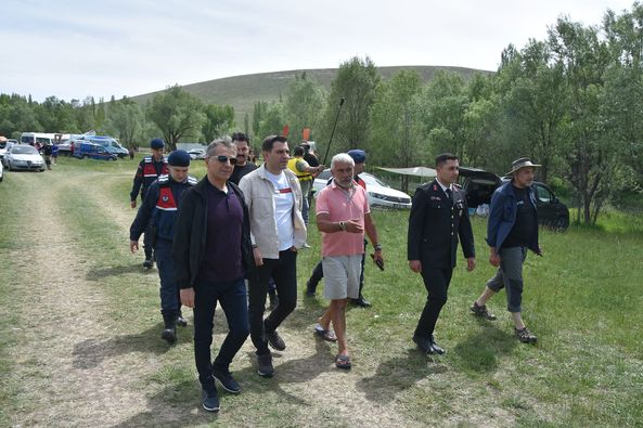 [BELEDIYE · Kayseri · Tomarza] Belediye başkanimiz osman koç ve tomarza kaymakamimiz ali buzkaya ile kano sporu tutkunlarini ziyaret etti