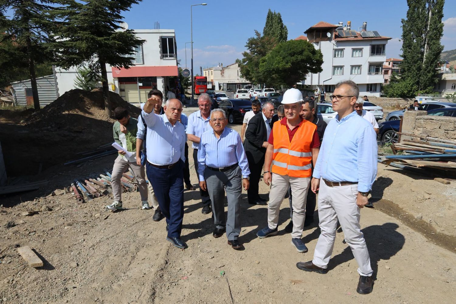 [BELEDIYE · Kayseri · Yahyalı] MEMDUH BAŞKAN’DAN KONGRE VE KÜLTÜR MERKEZİ İNŞAATINA İNCELEME