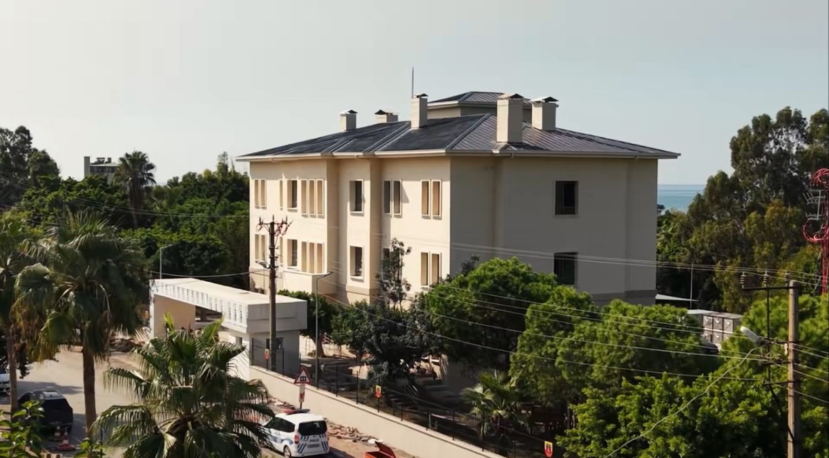 Hatay Valisi Masatlı, Payas'taki jandarma komutanlığı binasını inceledi