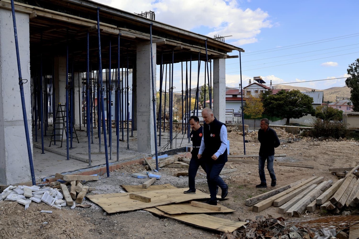 Bayburt'ta 12 kamu yatırımı için İl Müdürü Sevim sahada denetim yaptı