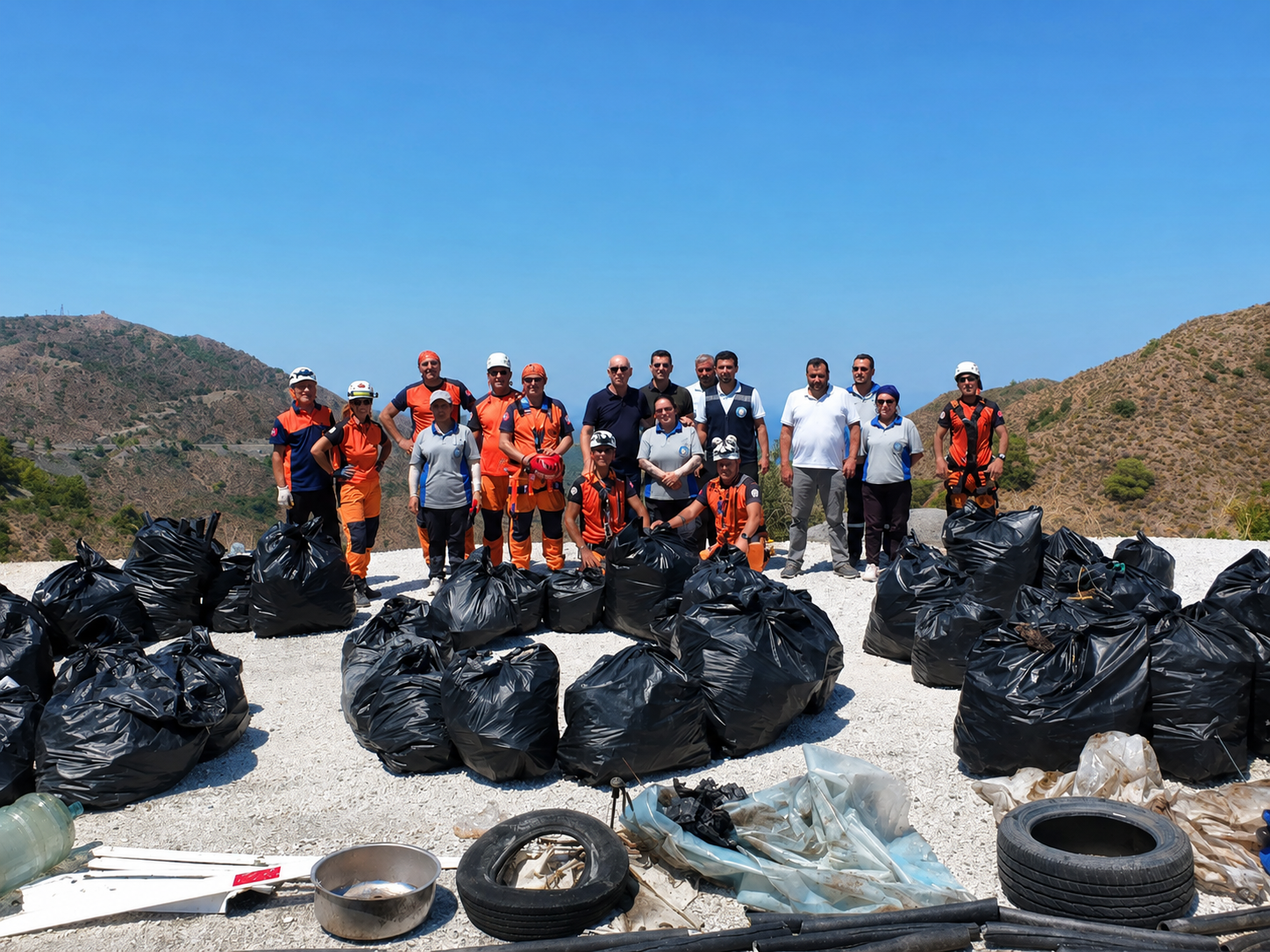 [BELEDIYE · Muğla · Datça] Sarp yamaçlardan 2 ton atık toplandı | Datça Belediyesi