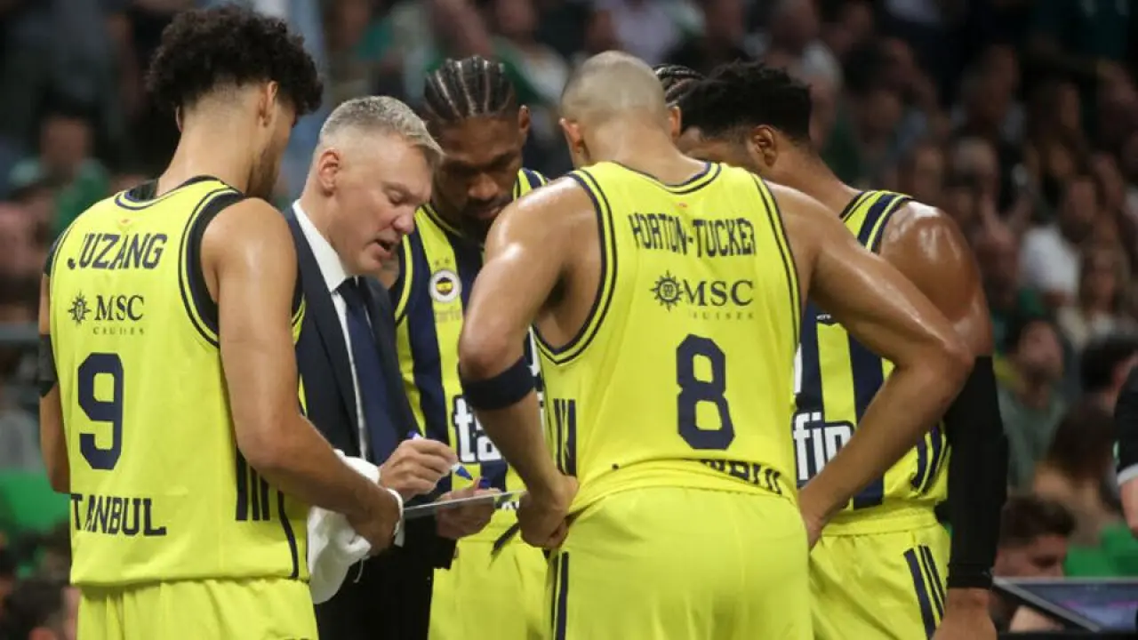 Fenerbahçe Yunanistan'da parkeye çıkıyor!